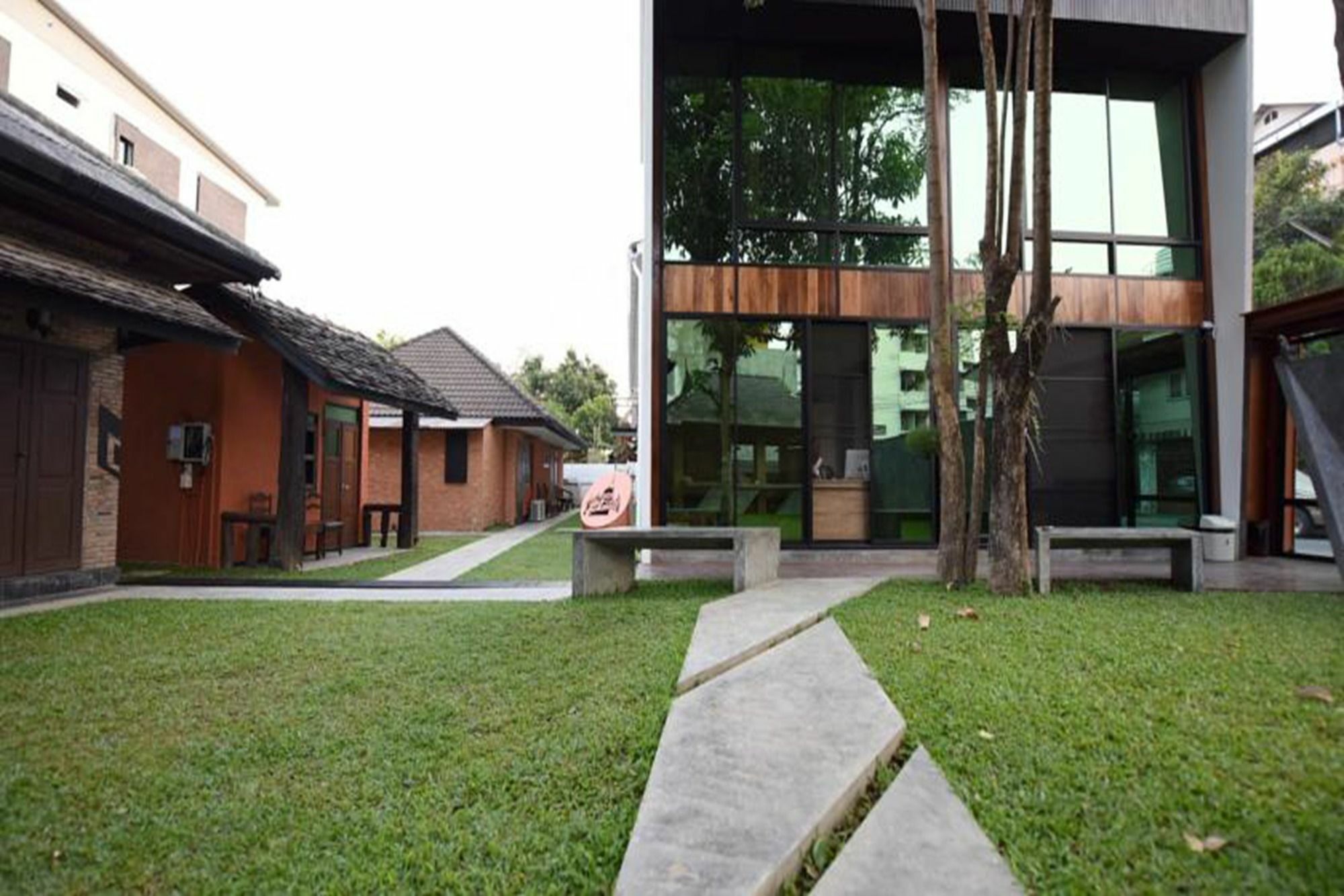 Chiang Mai Udee Hotel Exterior photo